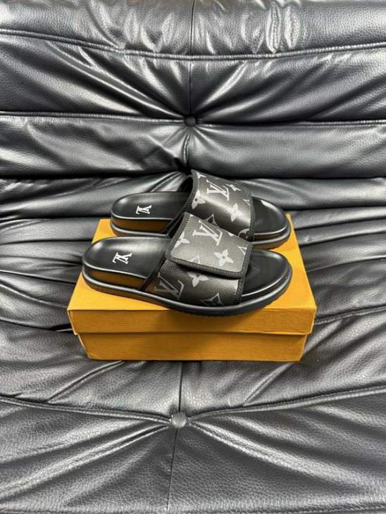 Picture of Louis Vuitton Slippers _SKULVsz38-45jyq0109732